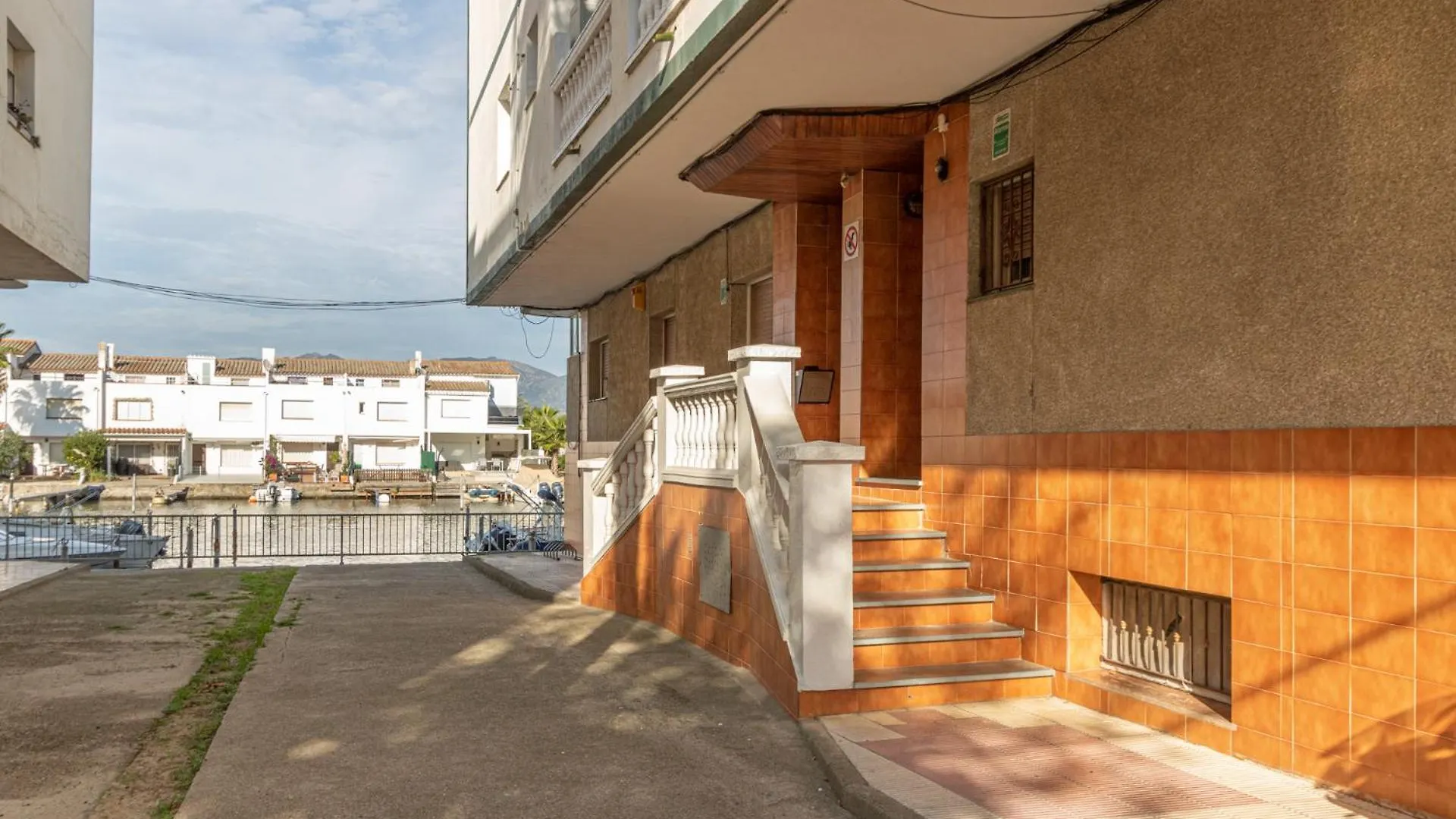 Basic Comfort Apartment Port Emporda 0195 Empuriabrava Spain